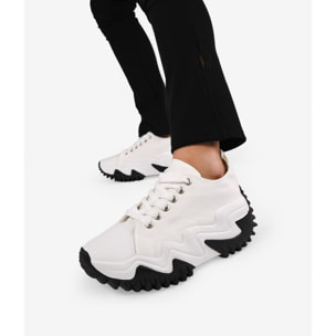 Zapatillas de tela blancas con plataforma y suela dentada