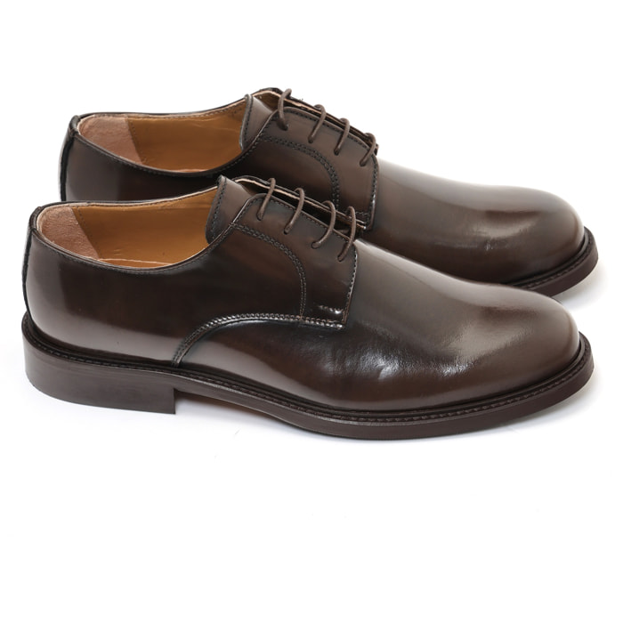 Derby stringate in pelle abrasivato con fondo cuoio antiscivolo