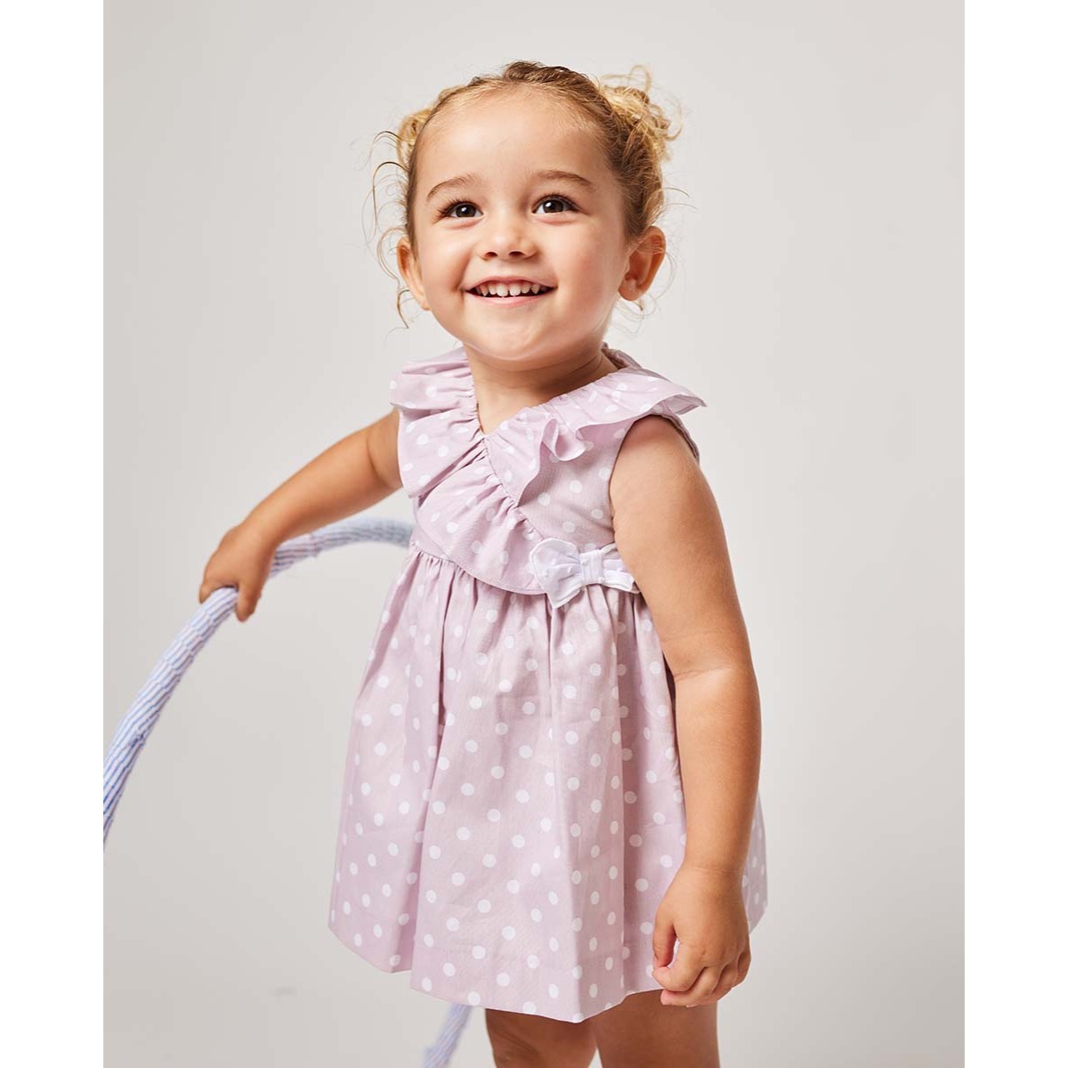 VESTIDO CON VOLANTE ROSA LUNARES BLANCO