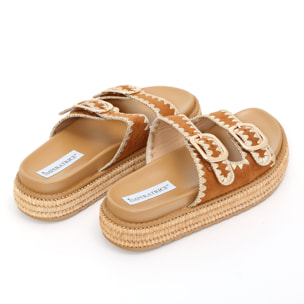 Sandali platform in simil pelle con fibbie color oro