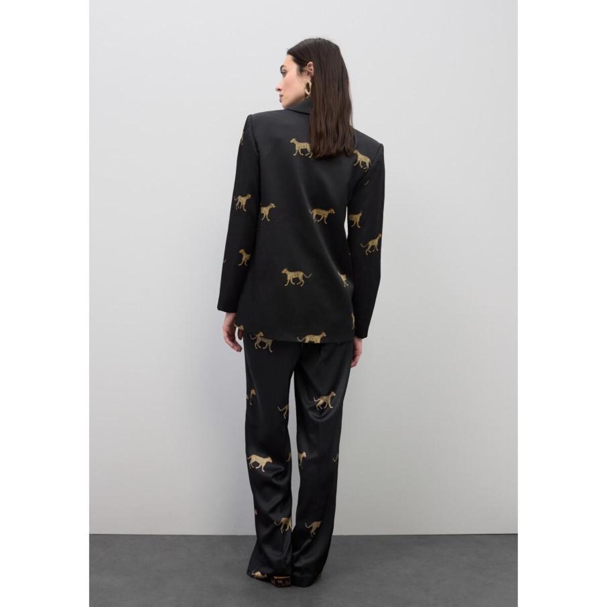 Pantaloni a pieghe in raso con stampa leopardata