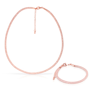 Set de collar y pulsera rosas de malla de cobre con relleno de cristal brillante y cierre de mosquetón de cobre con acabado rosa.