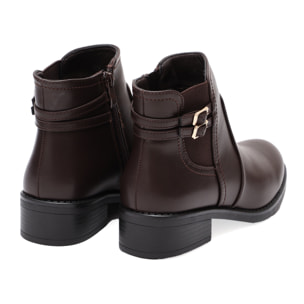 Stivaletti in simil pelle con fibbia dorata e elastico laterale