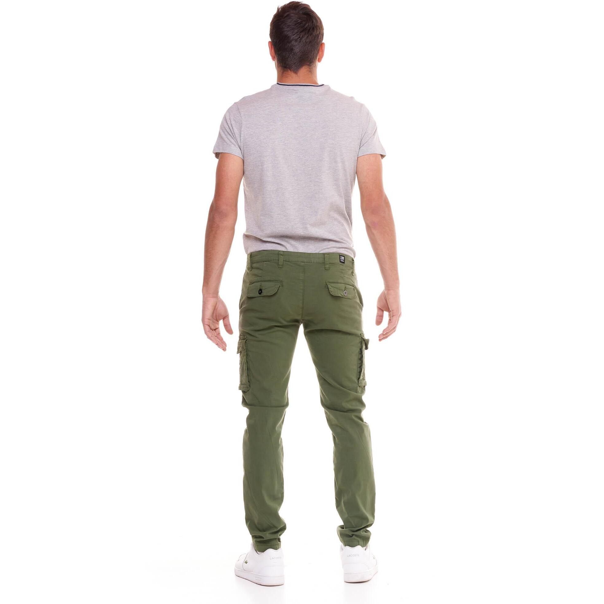 Pantalón cargo minimalista para hombre.