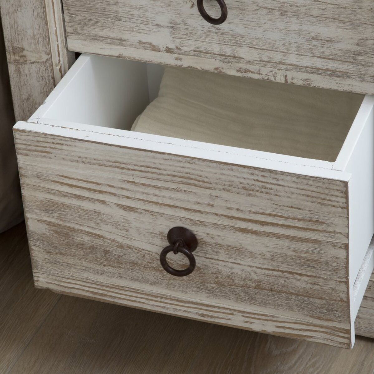 Table de chevet Oblak -bois massif d'araucaria-couleur blanc shabby 50 x 60 x 40 cm