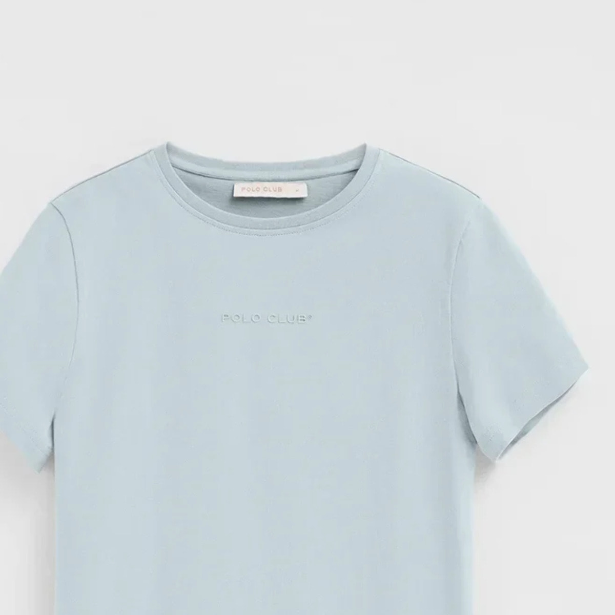 Camiseta azul claro de manga corta y corte recto con logo engomado Polo Club