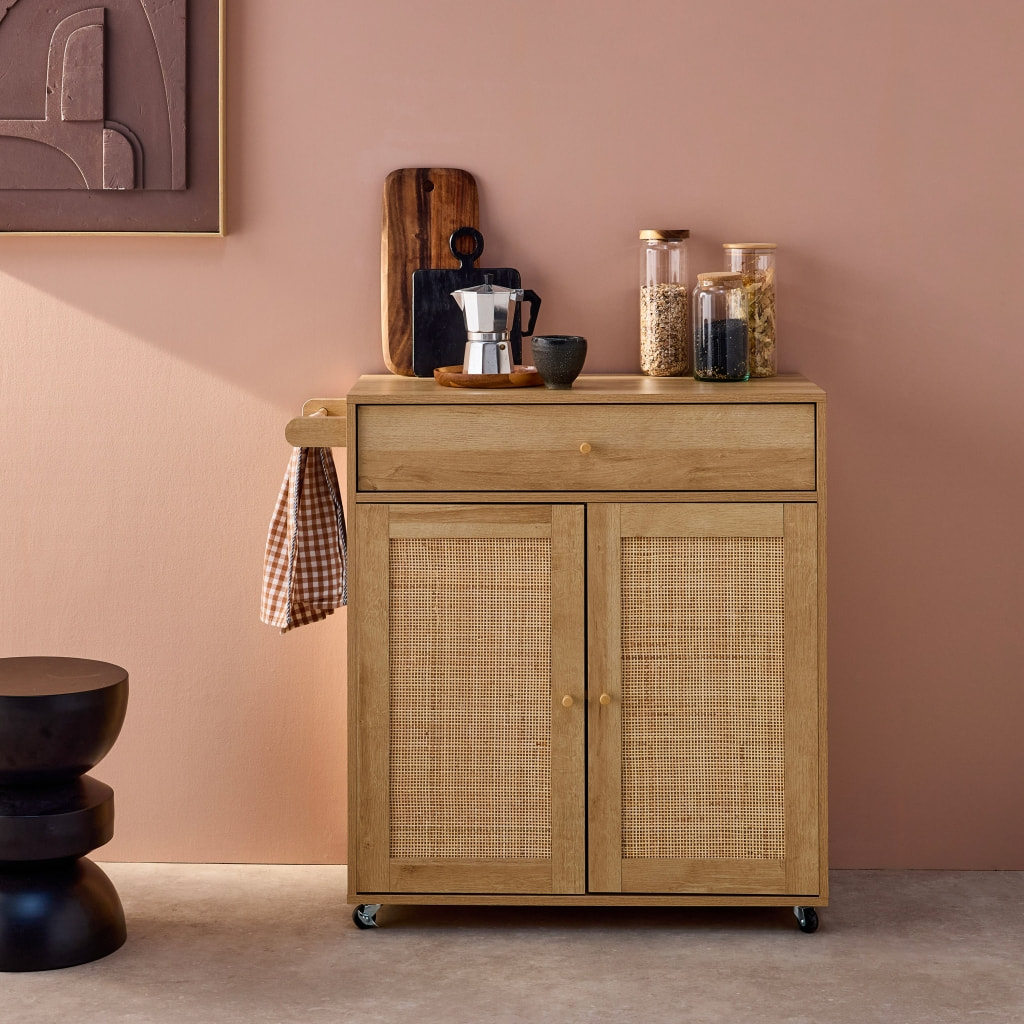 Desserte de cuisine BOHEME décor bois et cannage 1 poignée 1 tiroir 2 portes 4 roues. Naturel