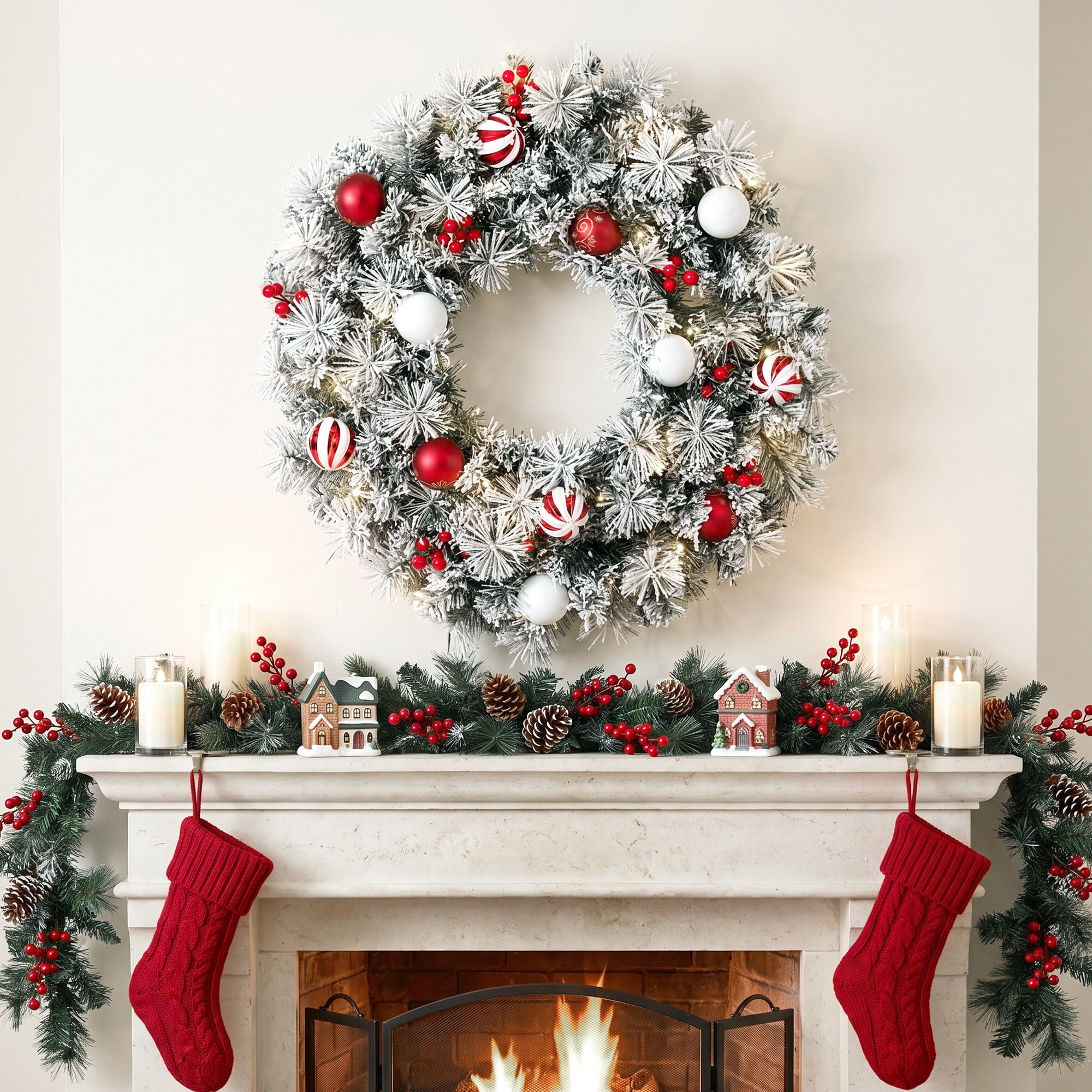 Couronne de Noël LED enneigée décorée dia. 60cm 50LEDs blanc chaud