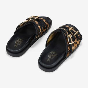 Sandalias planas de leopardo con hebillas