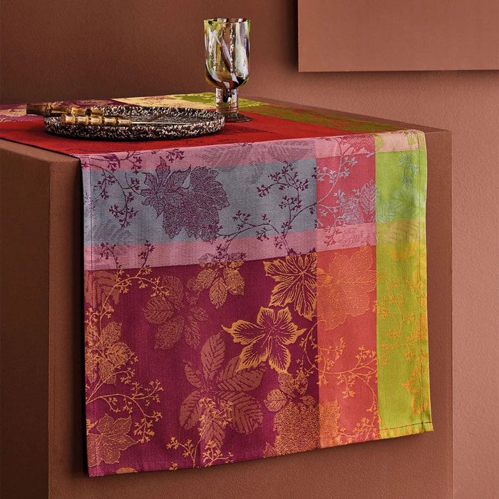 Chemin de table pur coton motif jacquard bordeaux orange Mille sous bois automne