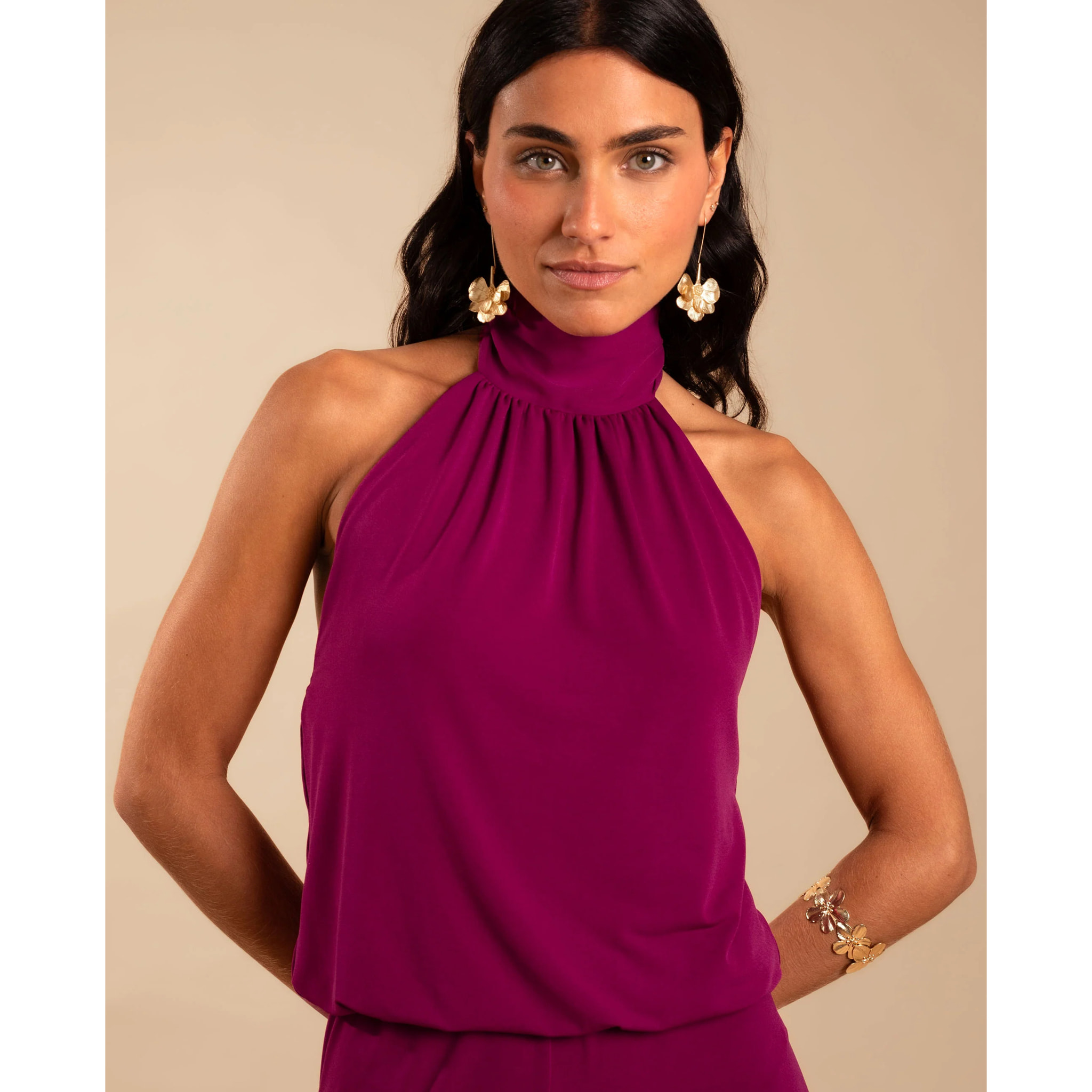 Mono largo de punto con cuello halter y pierna ancha