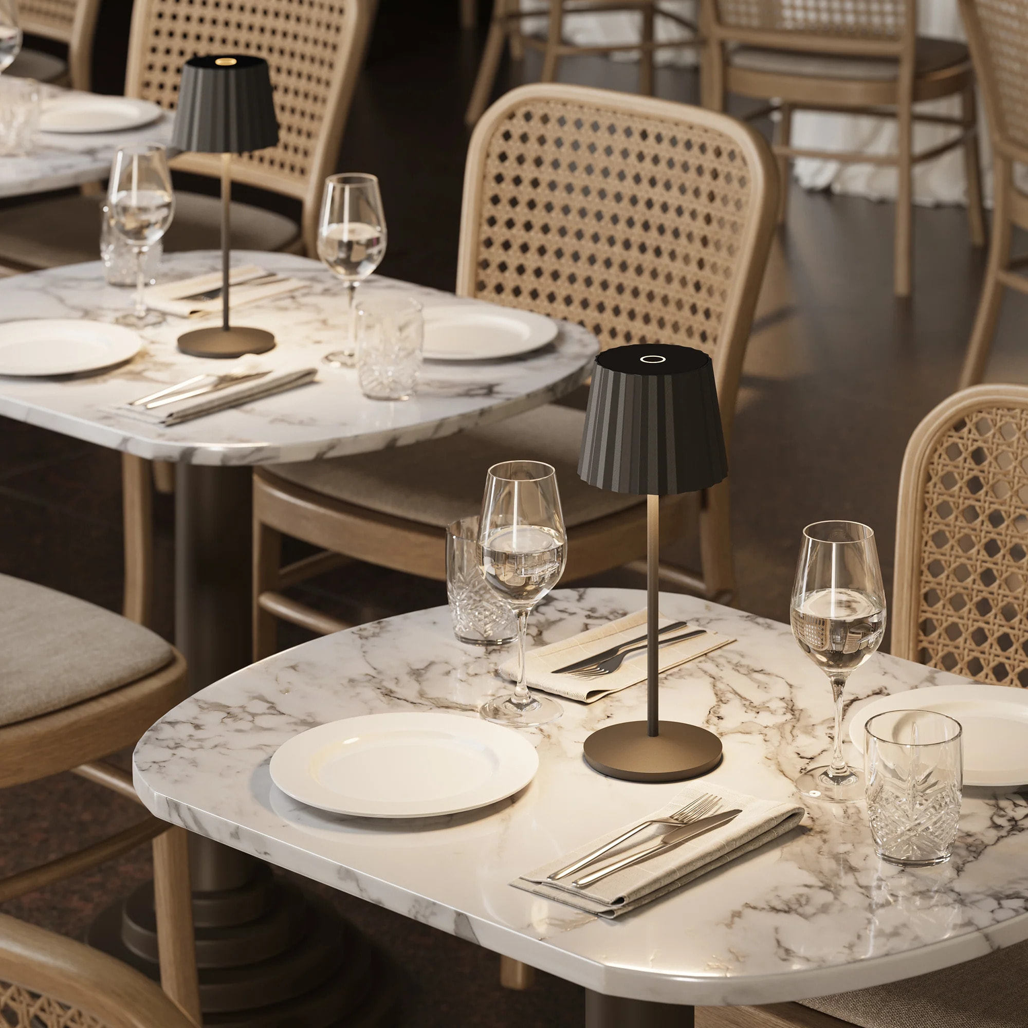 6 Lampes de table ABBY Noir H30cm + base de chargement