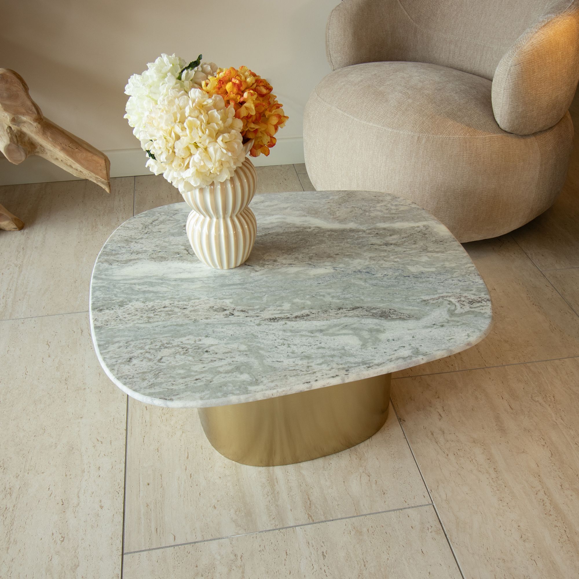 Table basse en marbre gris et pied en métal doré FEDJE