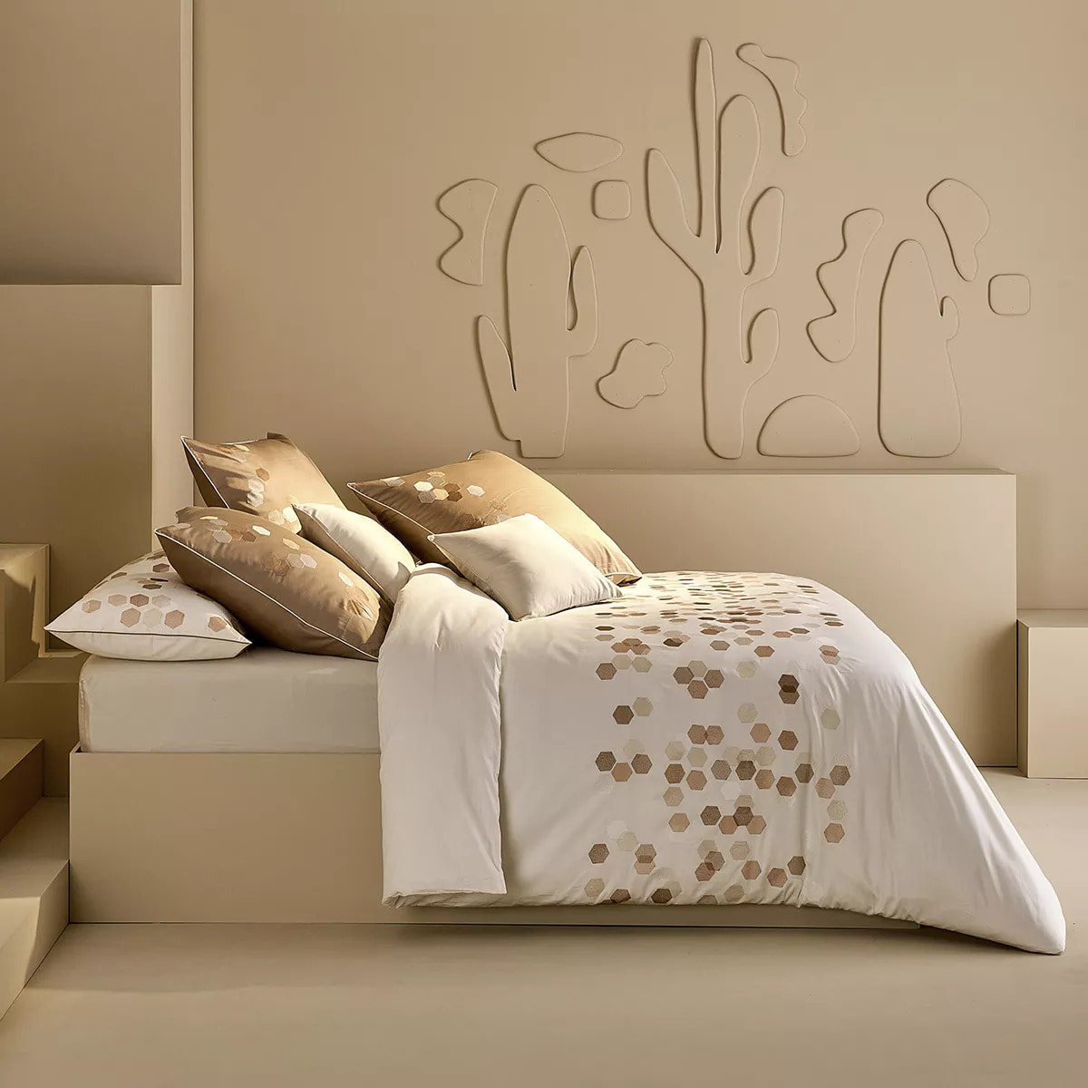 Taie d'oreiller satin de coton brodé beige Hexagones angora