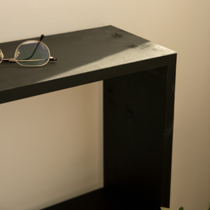 Estantería de madera maciza tono negro con 1 estante Alto: 74 Largo: 80 Ancho: 20