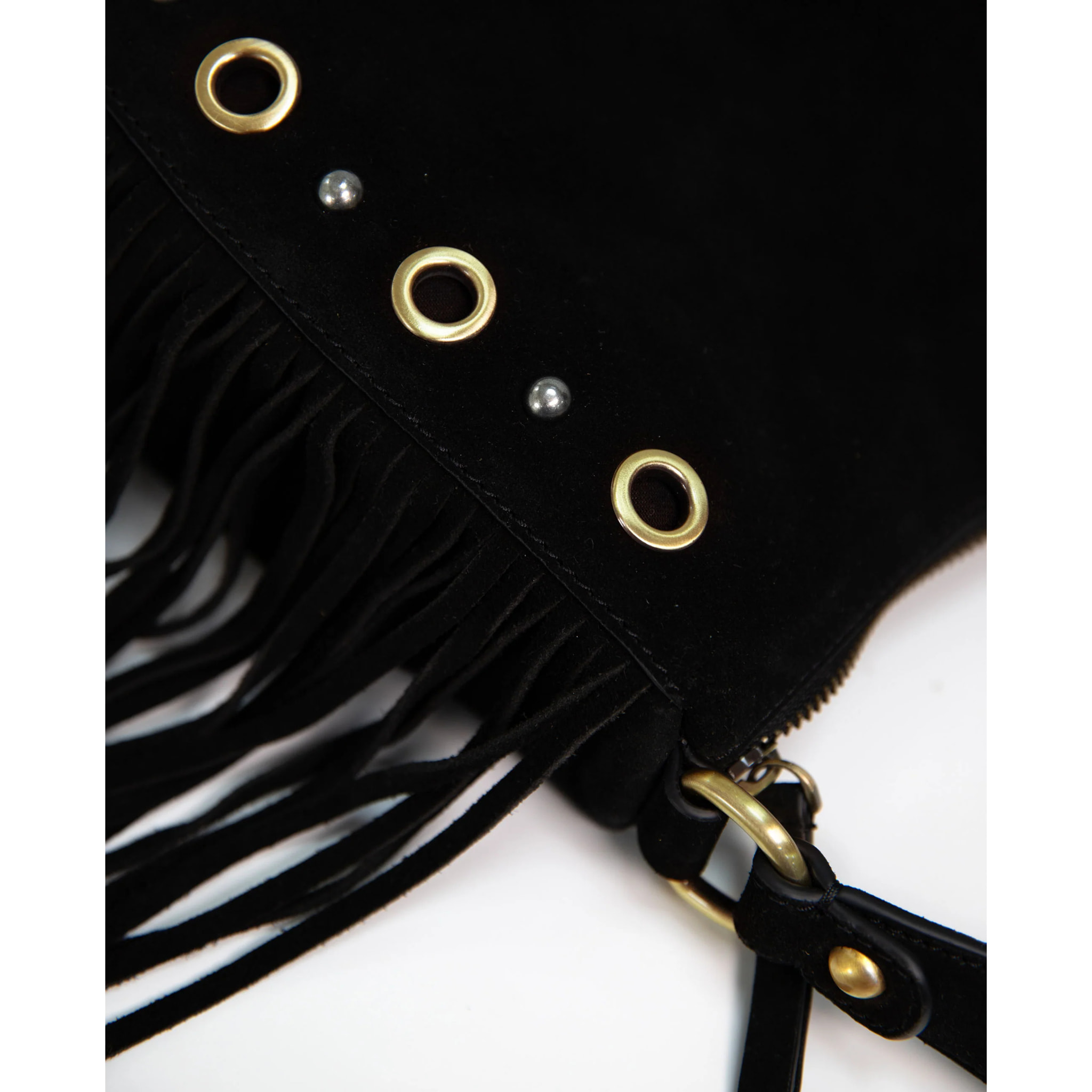 Bolso grande de ante negro con flecos y tachuelas doradas