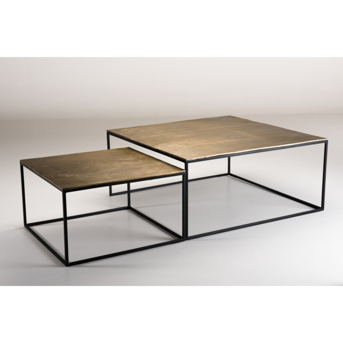 JOHAN - Set de 2 tables gigognes carrées aluminium doré - pieds métal noir