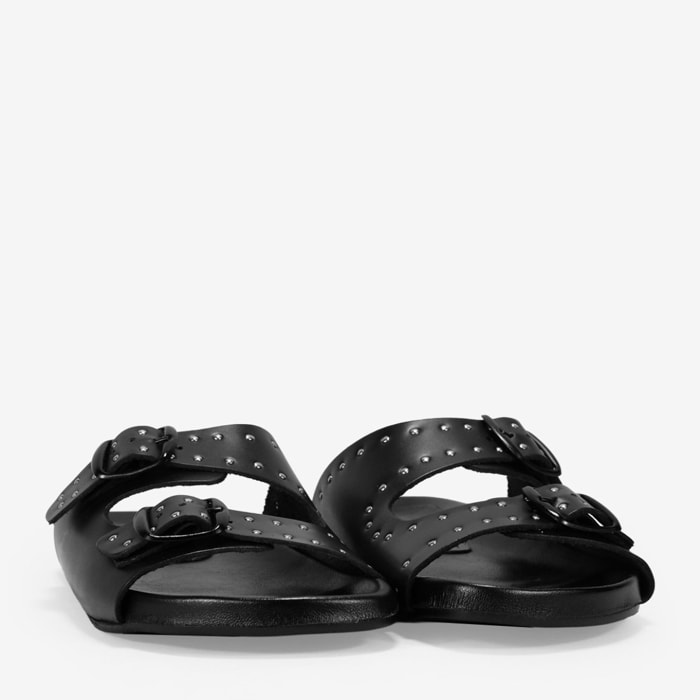 Sandalias negras en piel con tachas