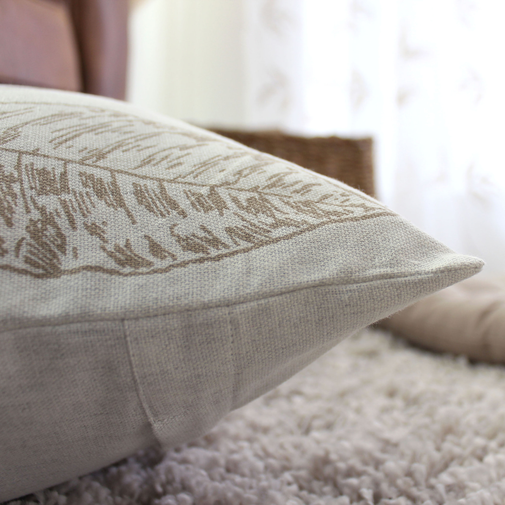 Coussin carré motif nature épuré - Ecru