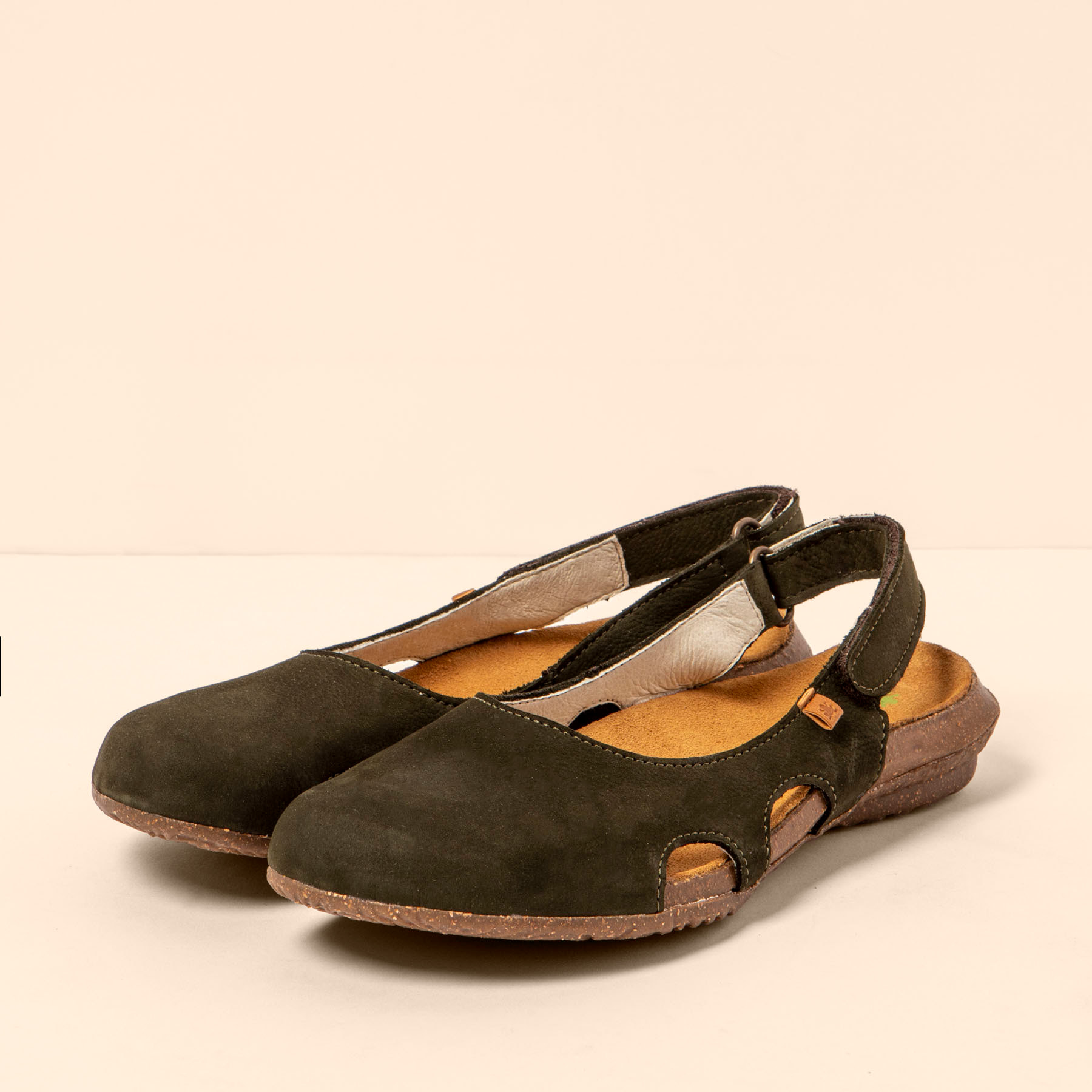 Sandalias N413 NOBUCK LAVADO KAKI / WAKATAUA color Kaki