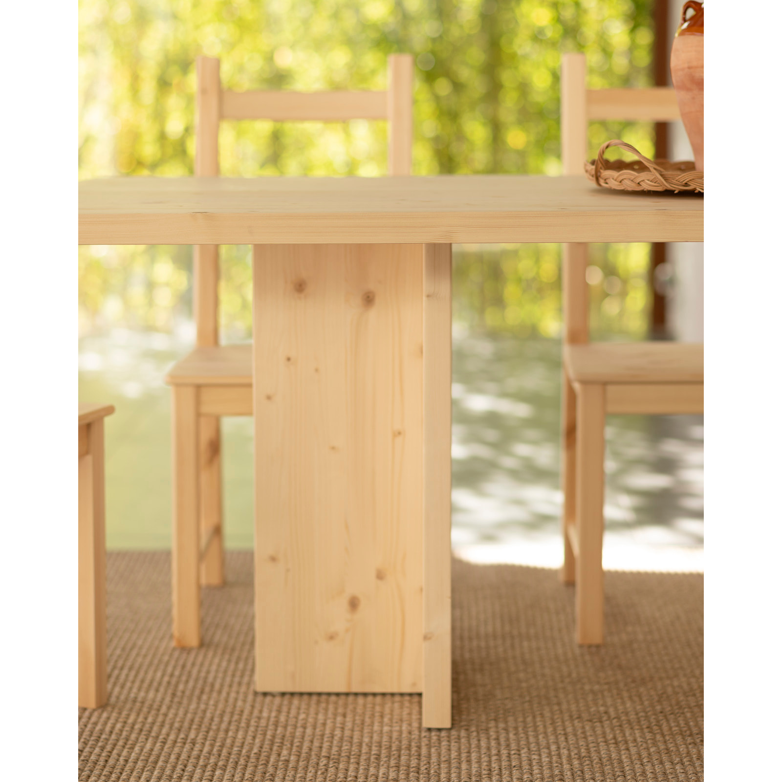 Table à manger en bois massif ton naturel en différentes tailles