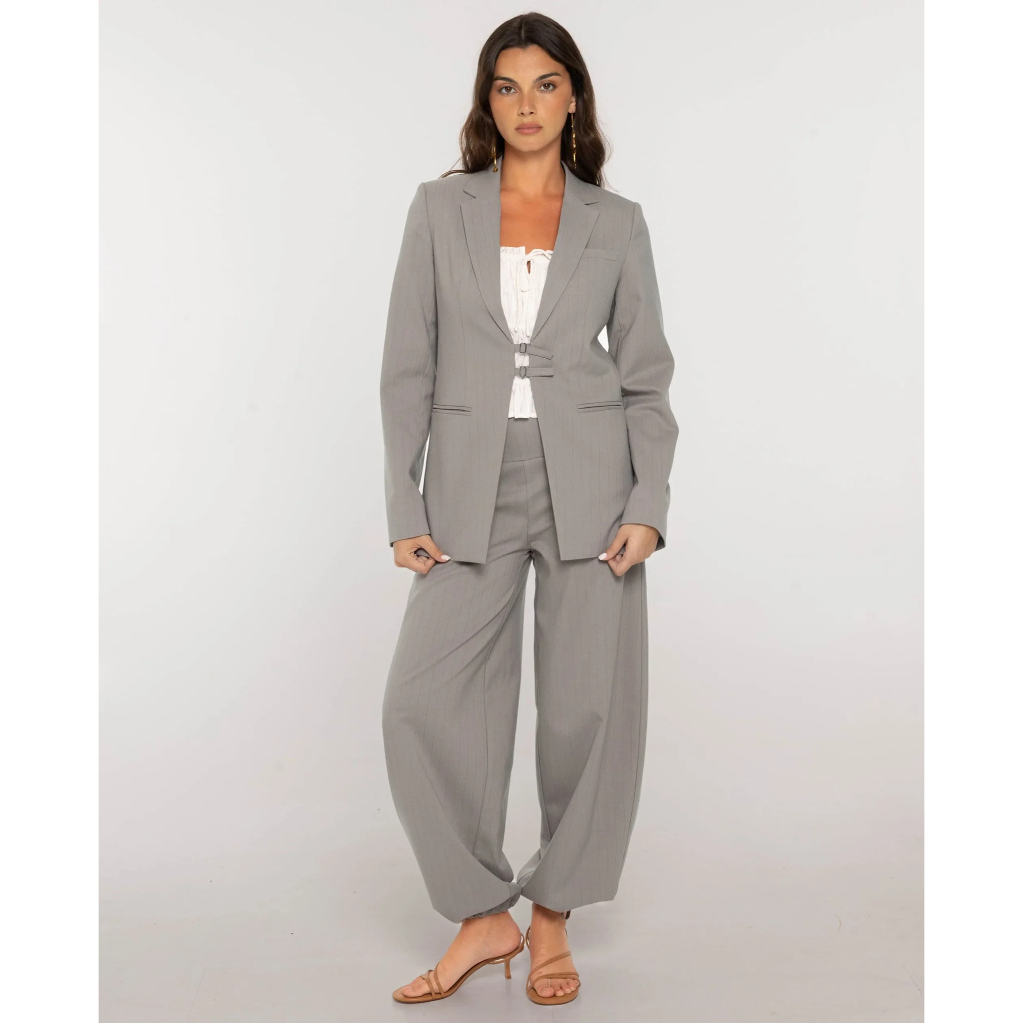 Pantalón recto de raya diplomática de traje de mujer