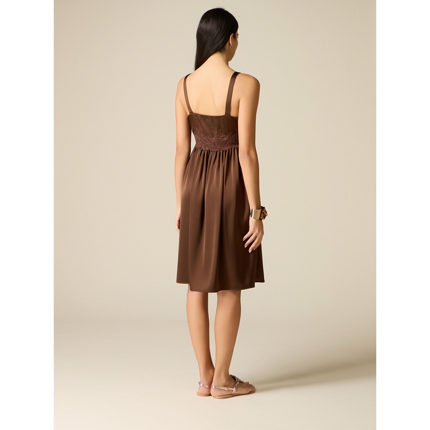 Oltre - Vestido de raso con detalle de encaje - Marrón