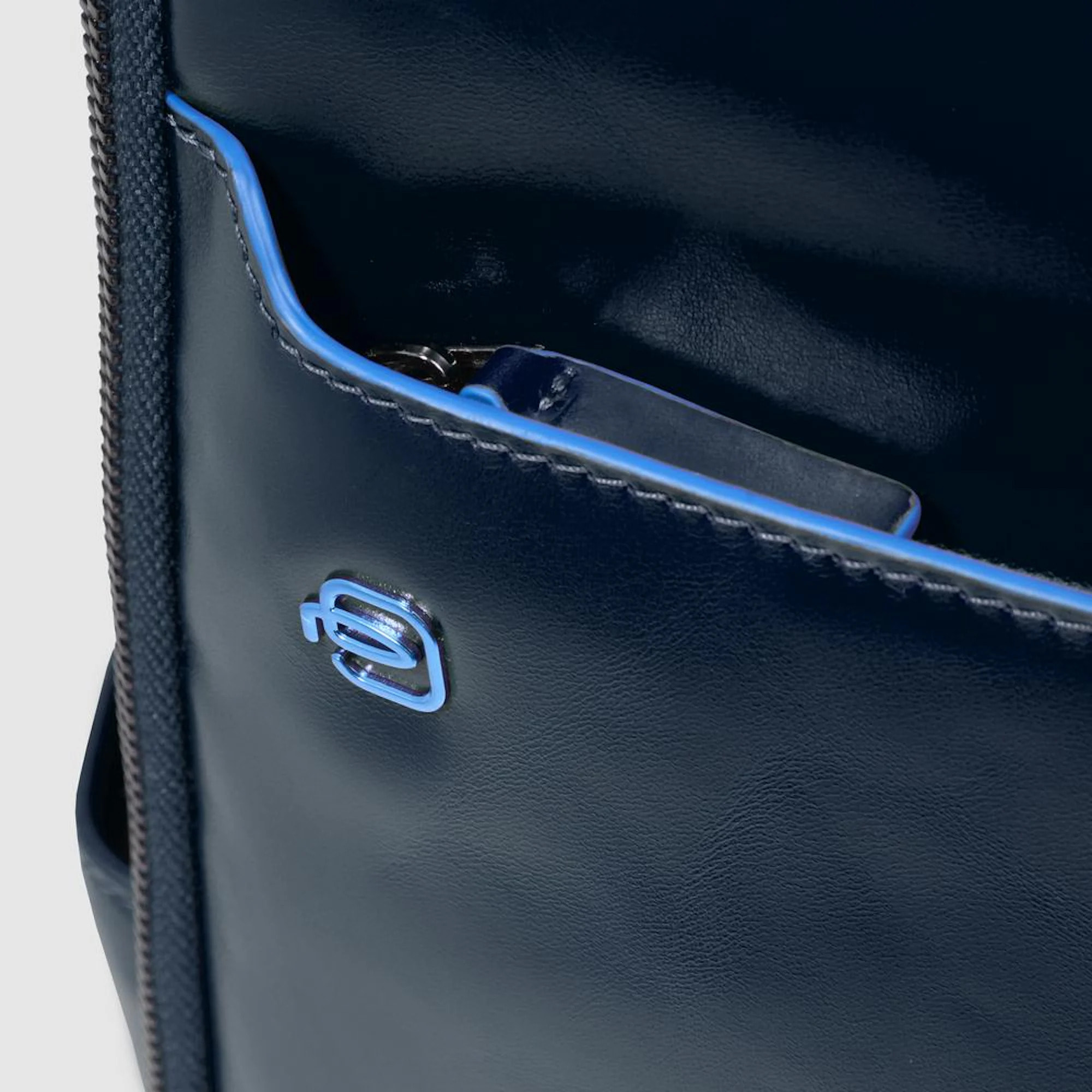 Piquadro Zaino da viaggio fast-check porta pc e iPad® con protezioni antiurto e RFID, personalizzabile