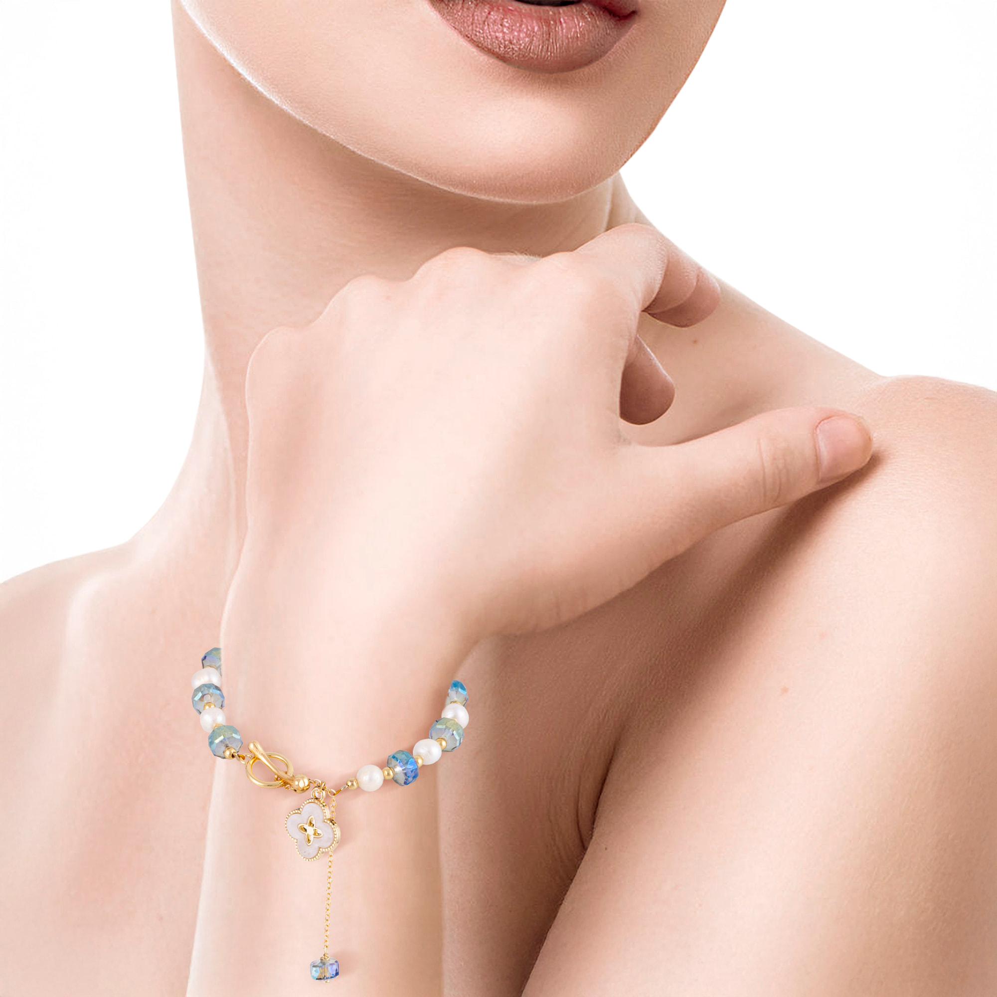Set de pulsera y collar a juego con colgante de trébol de cuatro hojas, cuentas de cristal azul y perlas naturales.