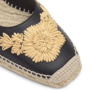 Alpargata Paris plana estilo bailarina en napa con motivos florales bordados