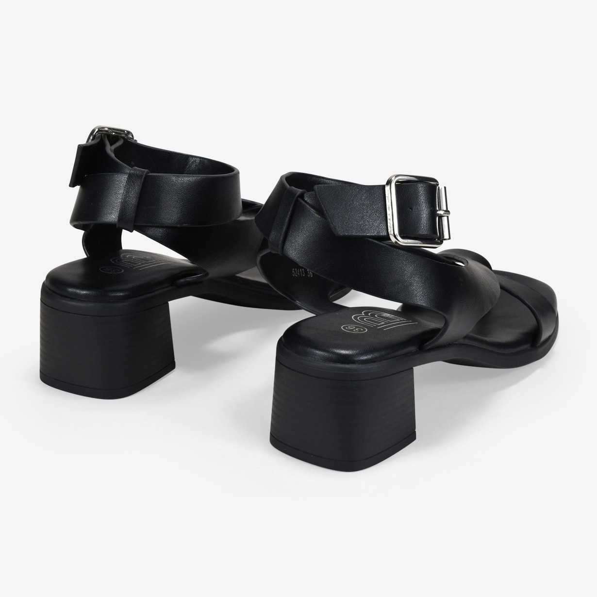 Sandalias de dedo negras con tacón
