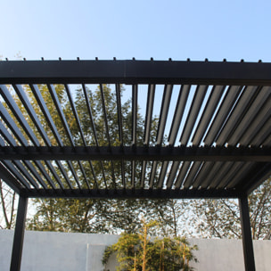 Pergola bioclimatique 4x3m structure en aluminium noir