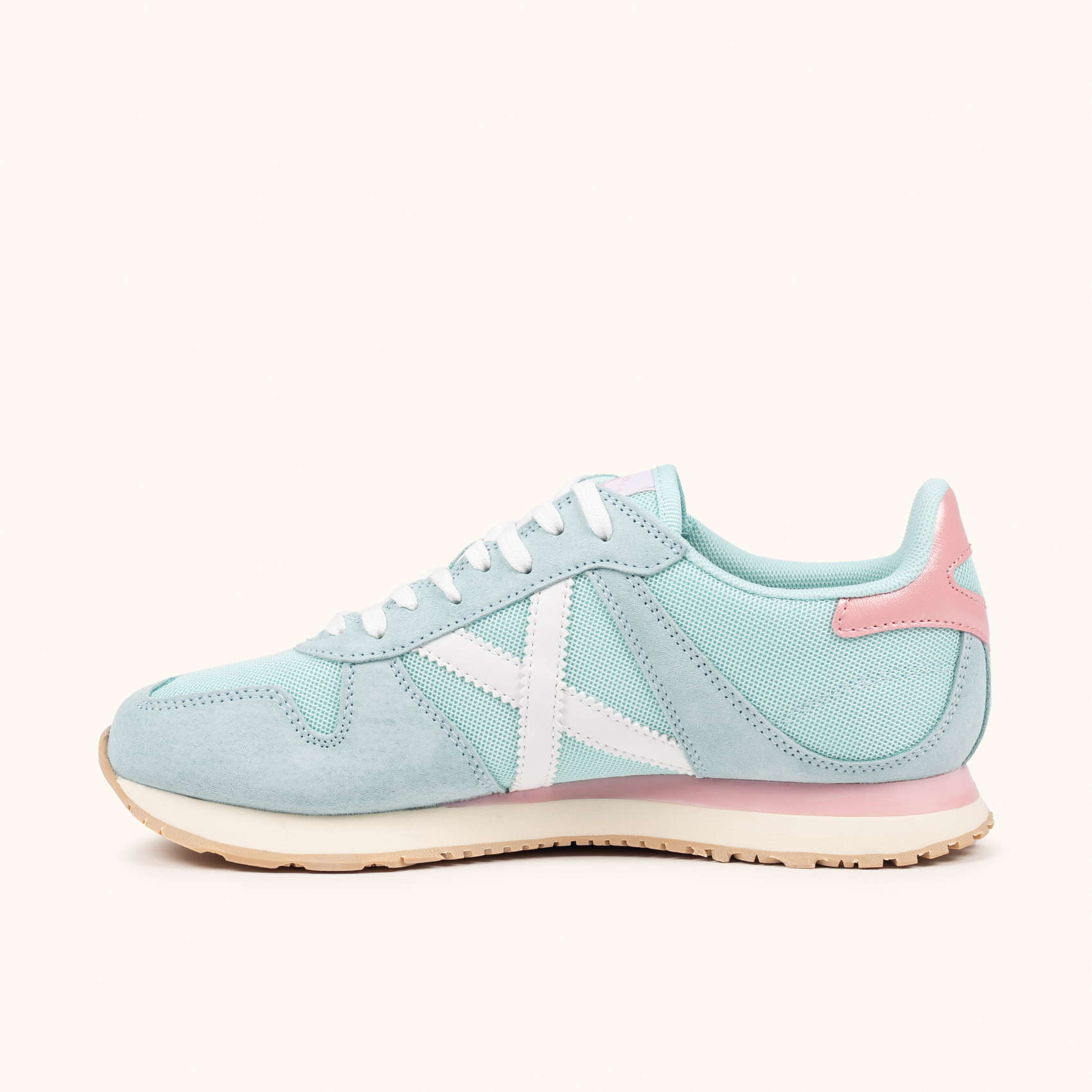 Sneakers de Estilo Retro Running en Serraje y Rejilla Color Celeste MUNICH MASSANA CLASSIC WMN 596