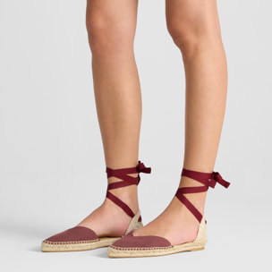 Alpargata plana Brava en lino con cintas, escote en V y punta afilada