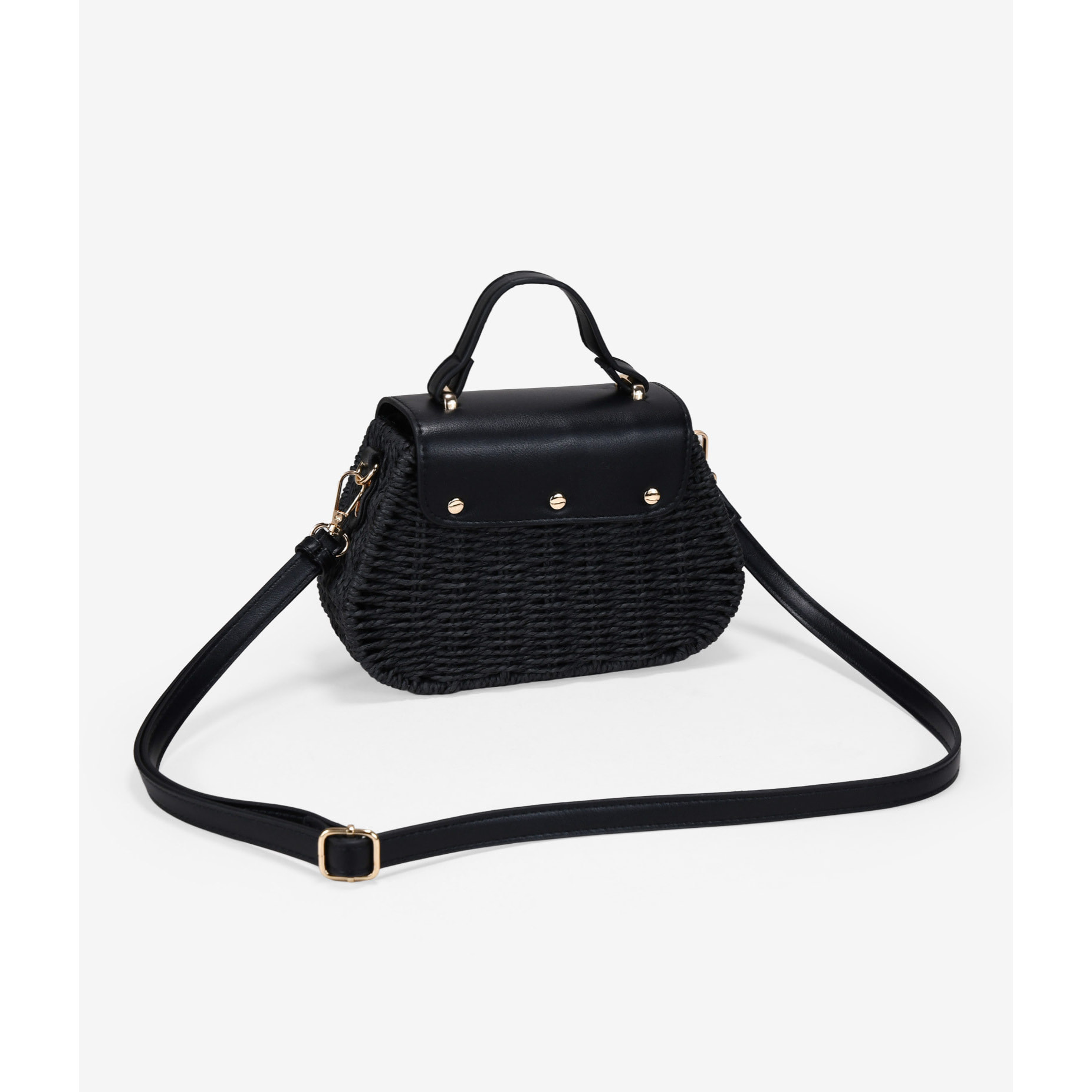 Bolso caja negro con solapa y asa de cruzar