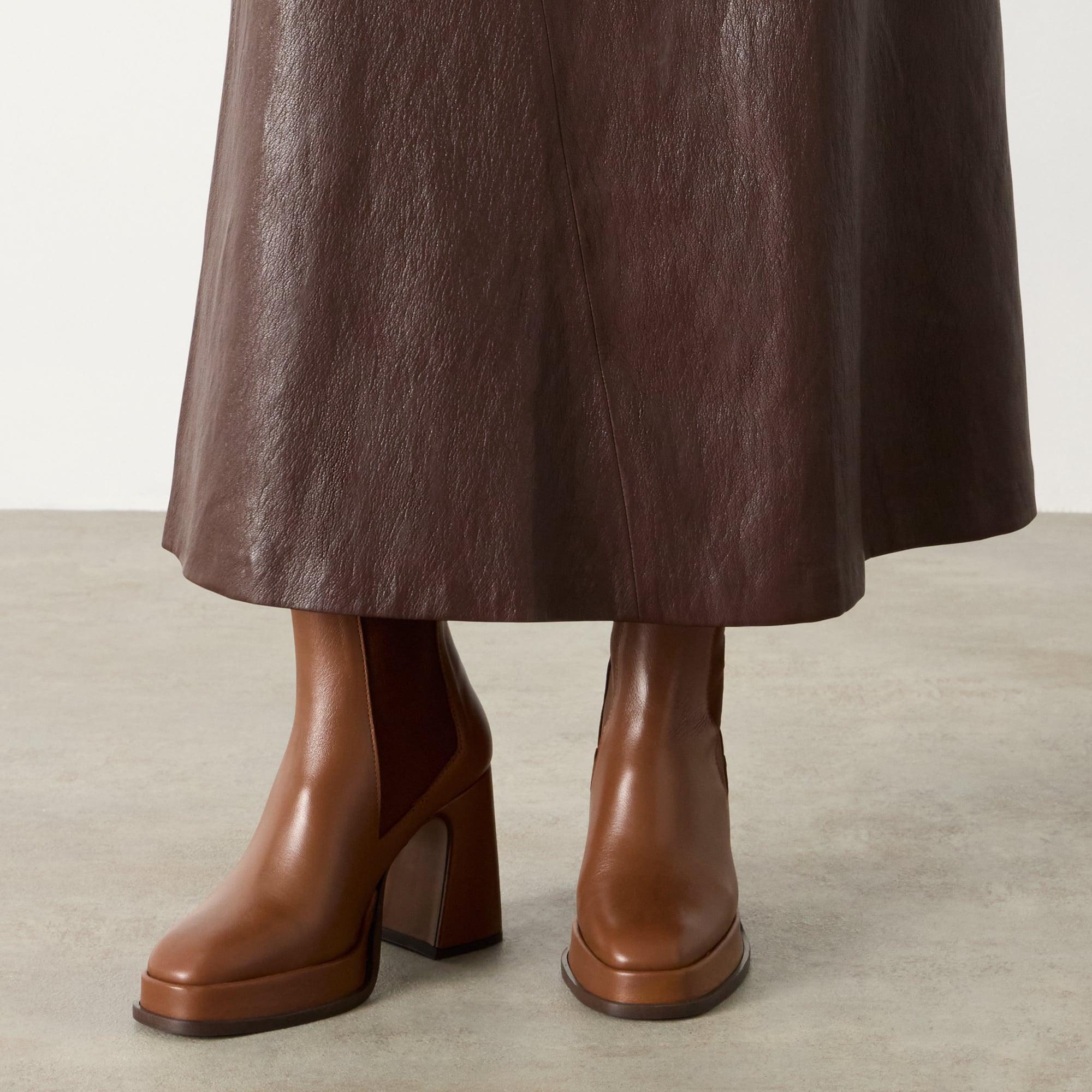 Botín de tacón Bimba en napa con cierre elástico