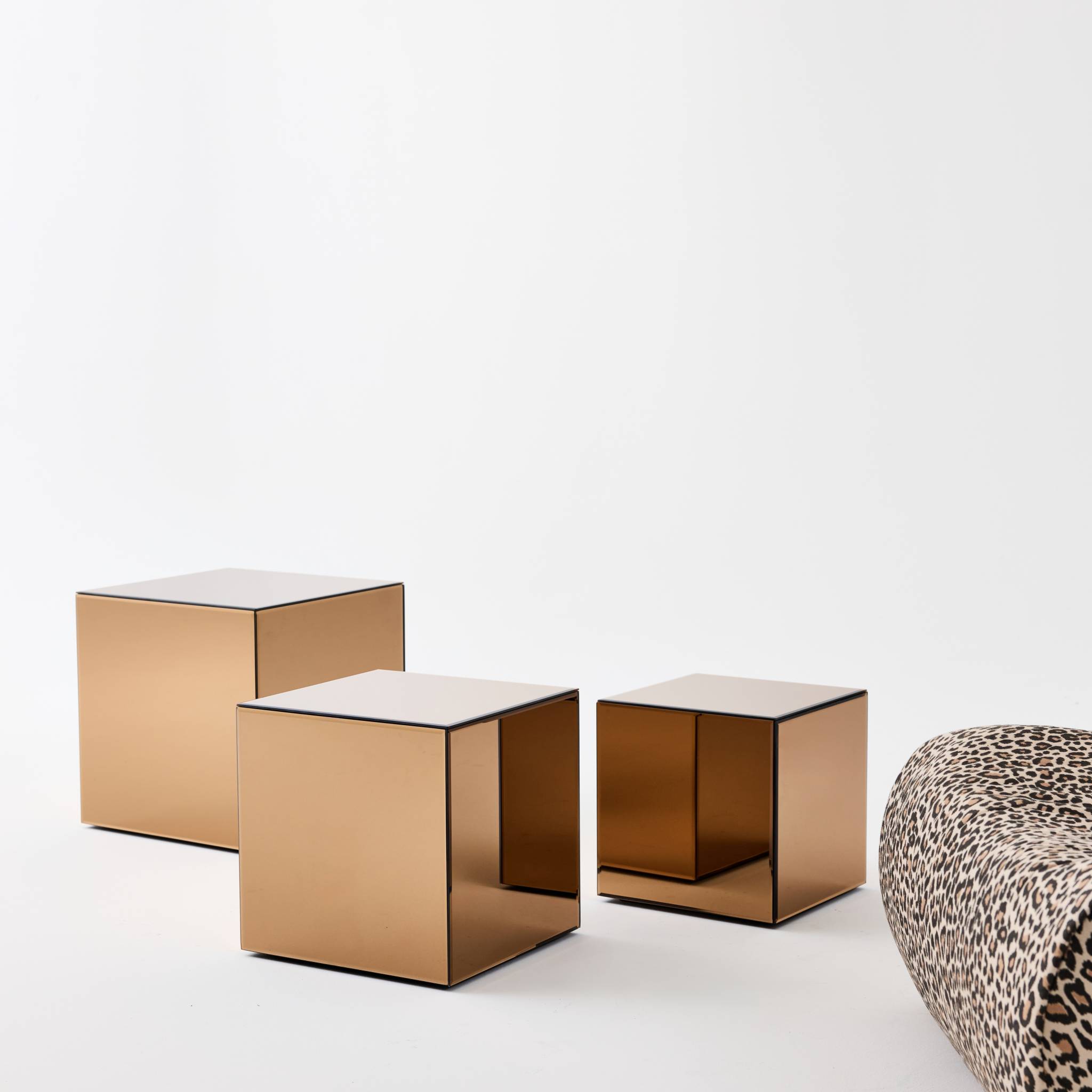 Table cubique miroir ambre. bout de canapé. table d'appoint cube miroir 35cm