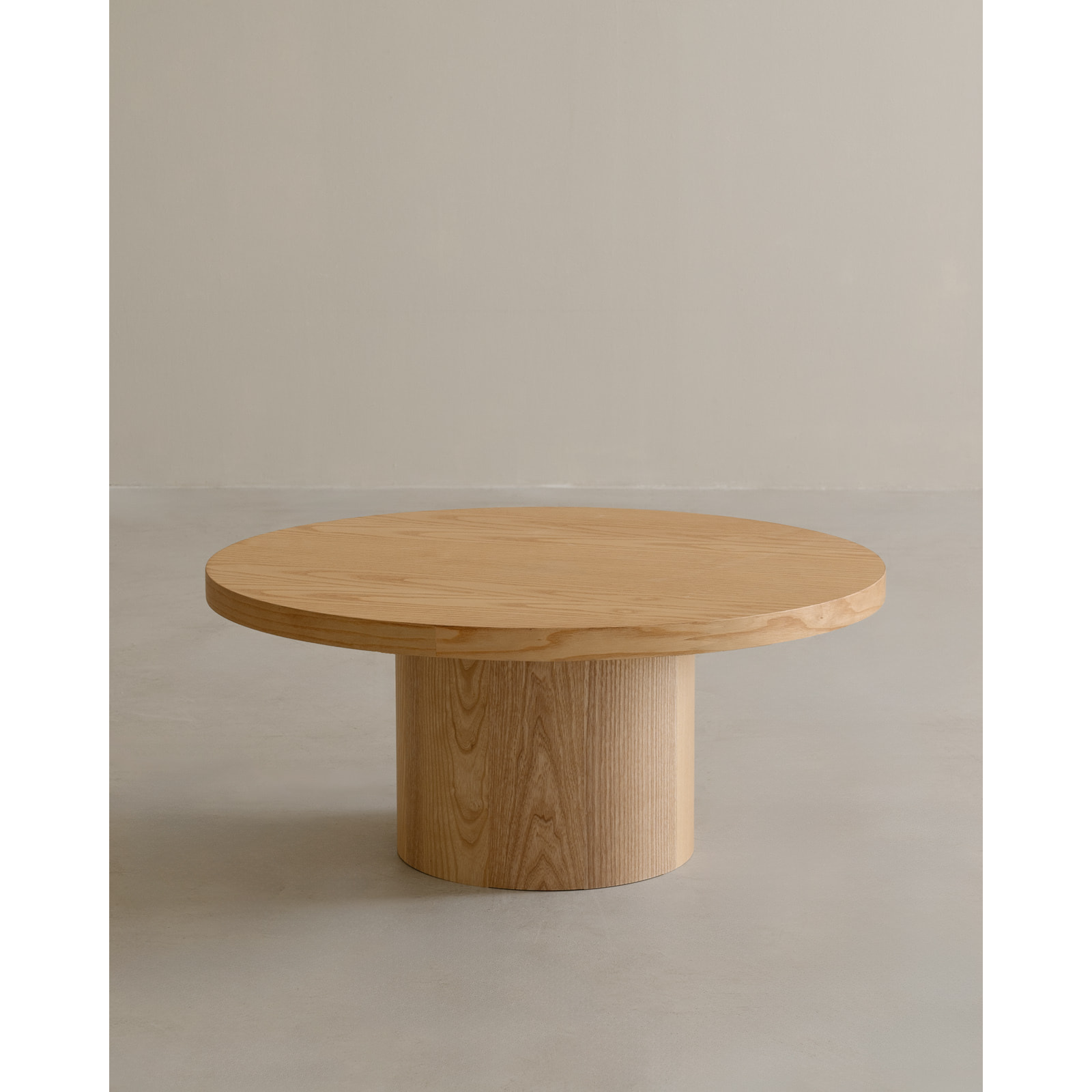 Mesa de centro redonda en madera de fresno de 80x30cm Alto: 30 Largo: 80 Ancho: 80