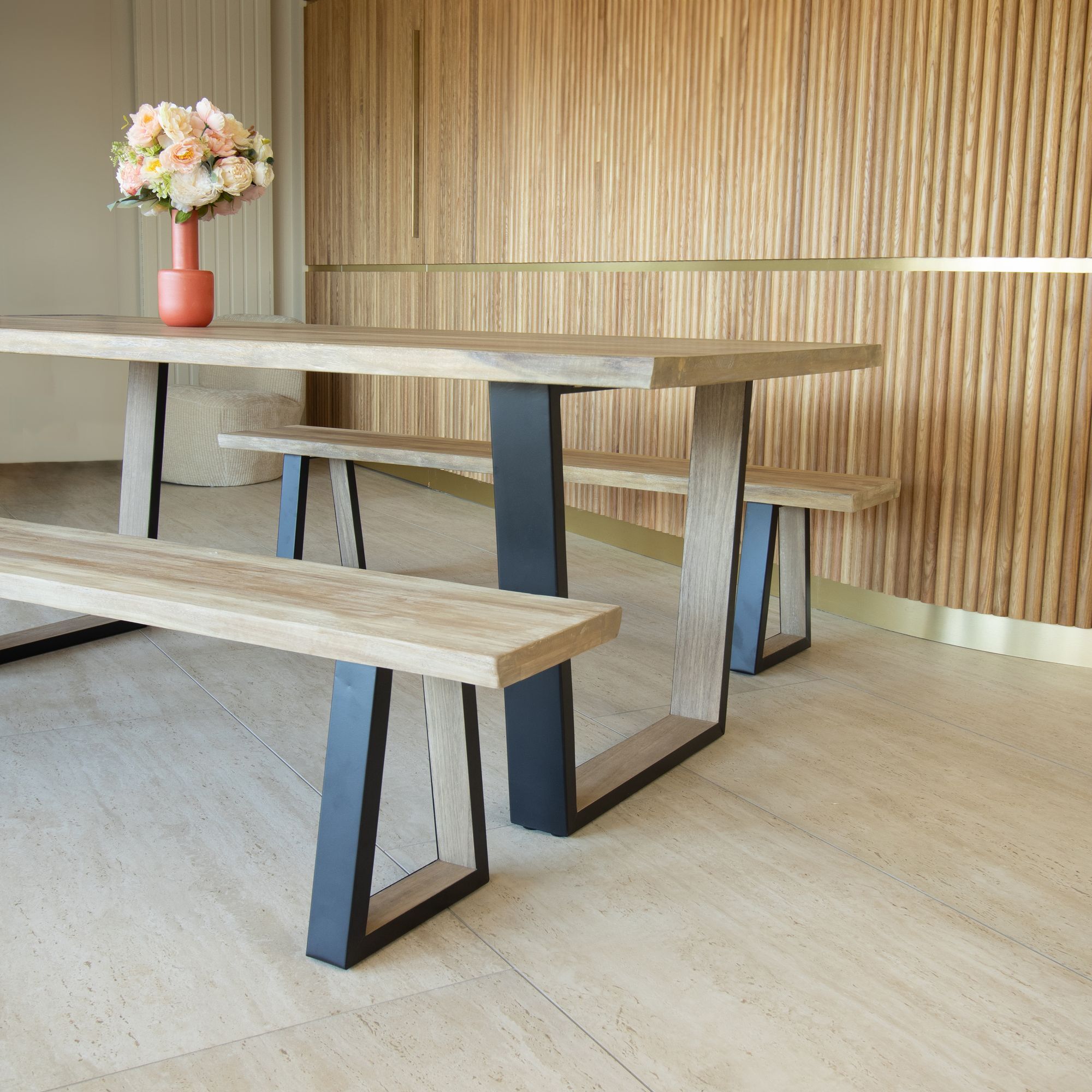 Table en bois d'acacia et pieds en métal noir 200cm HERA