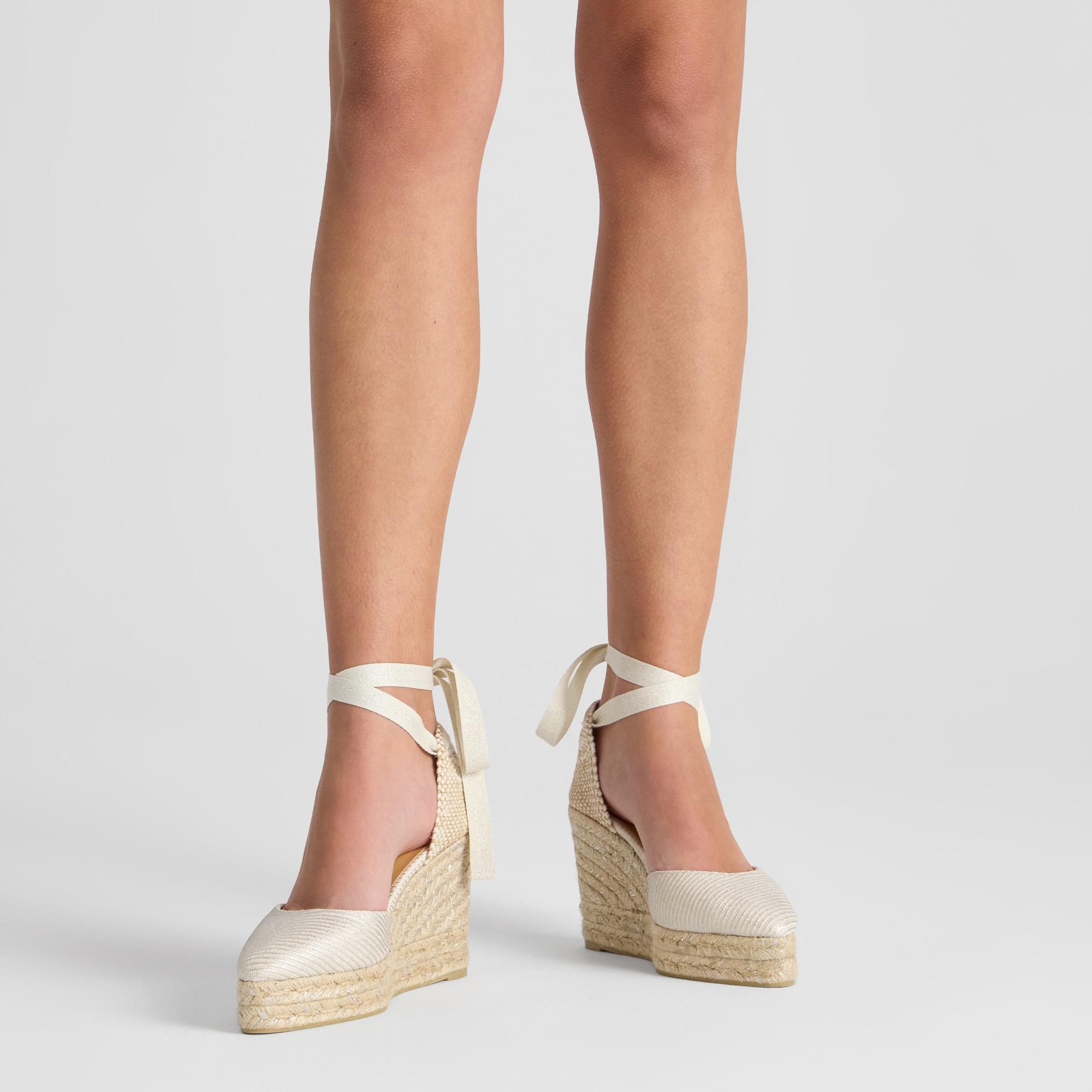 Alpargata Joyce cuña de yute en lino metalizado con cintas y punta afilada