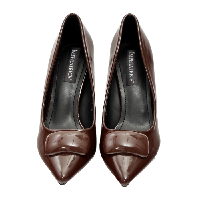 Decolletè in simil pelle verniciata con applicazione