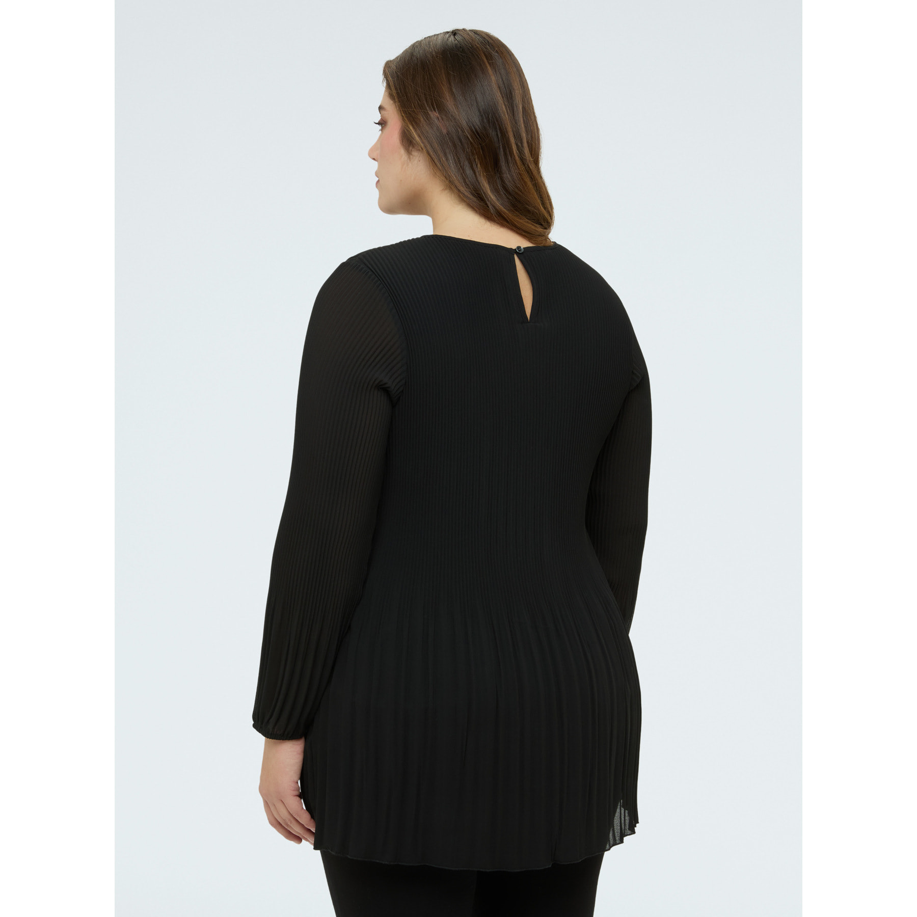 Fiorella Rubino - Blusa plisada de georgette con joya - Negro