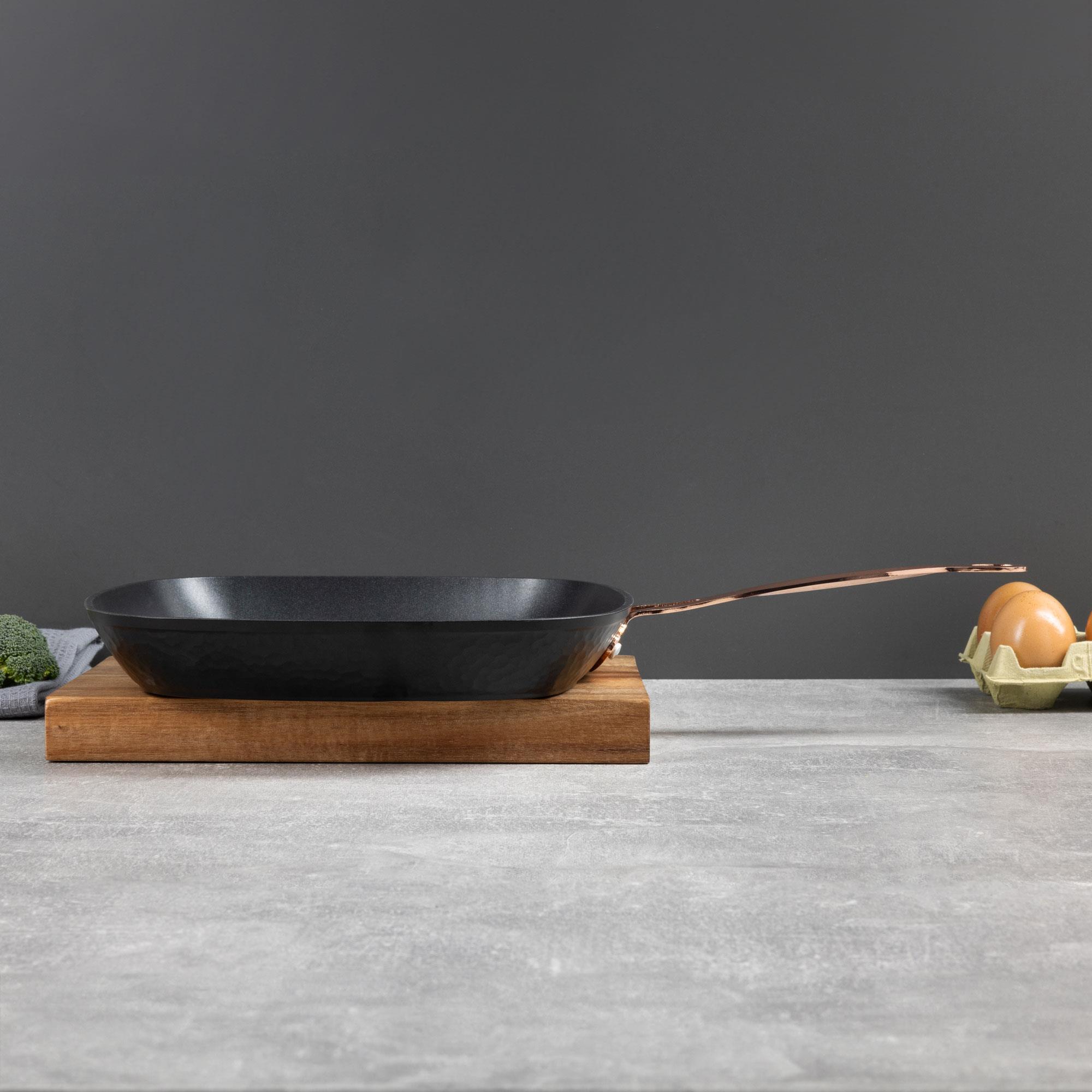 sartén grill 28x28cm en aluminio forjado antiadherente en color negro mate