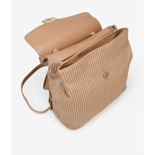 Mochila de vestir tostada con solapa