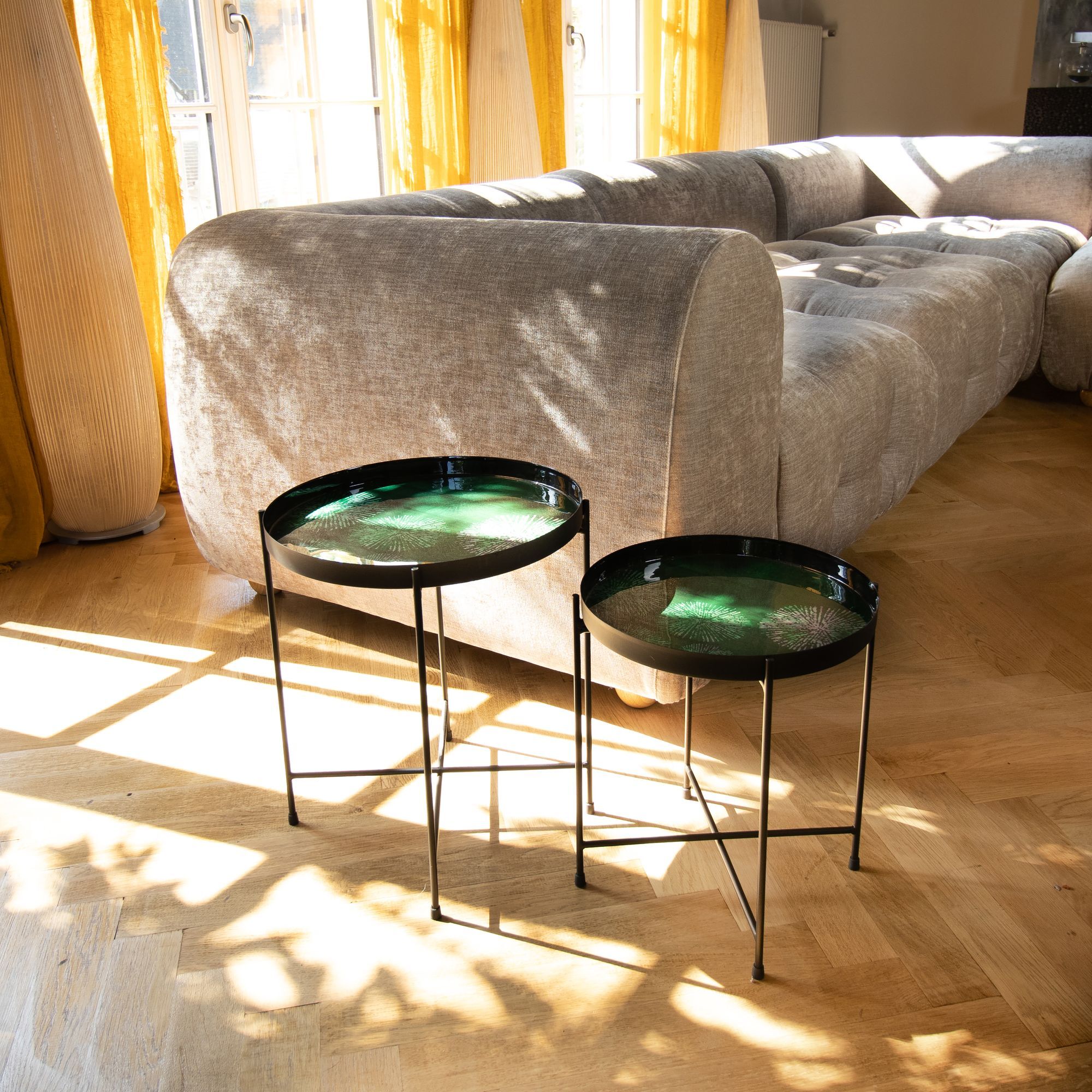 Set de 2 tables d'appoint avec plateau émaillé vert  GELA