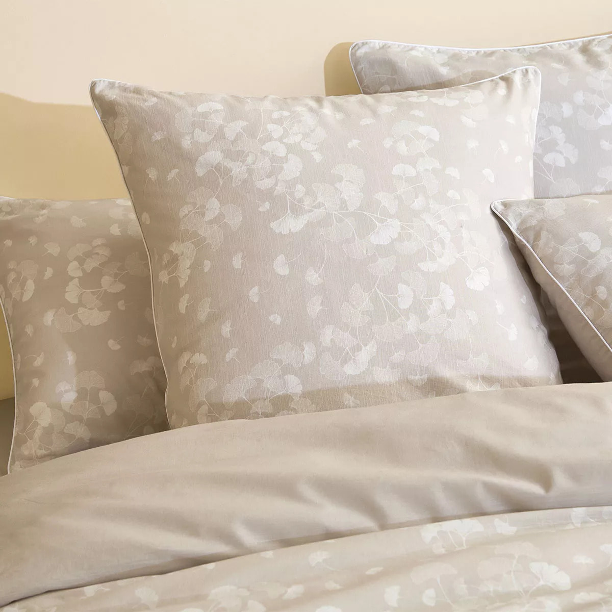 Taie d'oreiller pur coton lavé imprimé beige Souffle de ginkos naturel