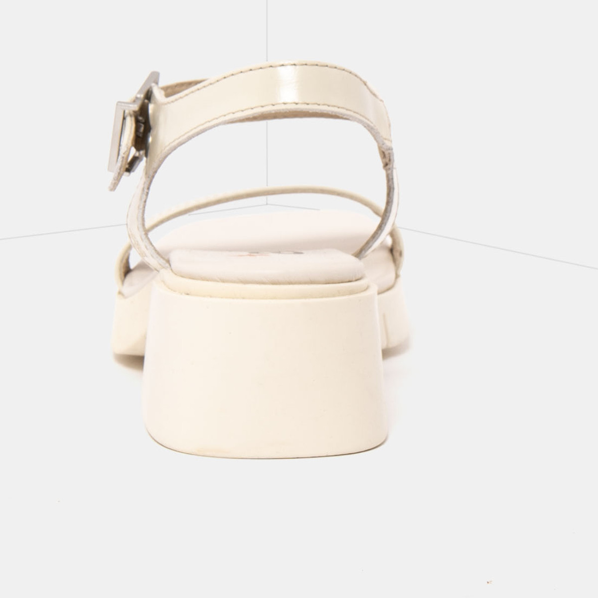 Sandalias con tacón 2060 NAPPA SHINNY CREAM / VARSOVIA color Cream