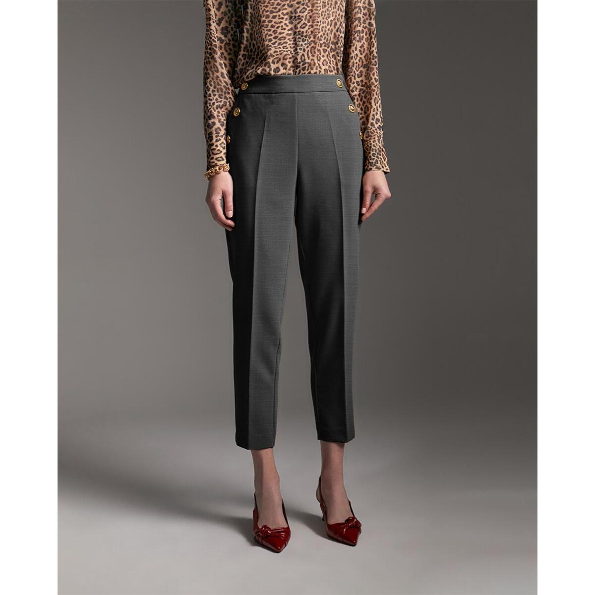 Pantaloni dritti con bottoni centrali