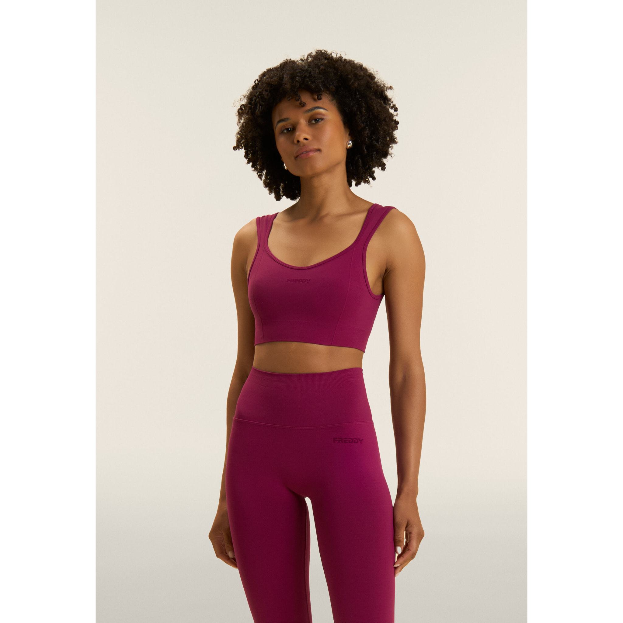 Top sportivo seamless con scollo a cuore e supporto leggero