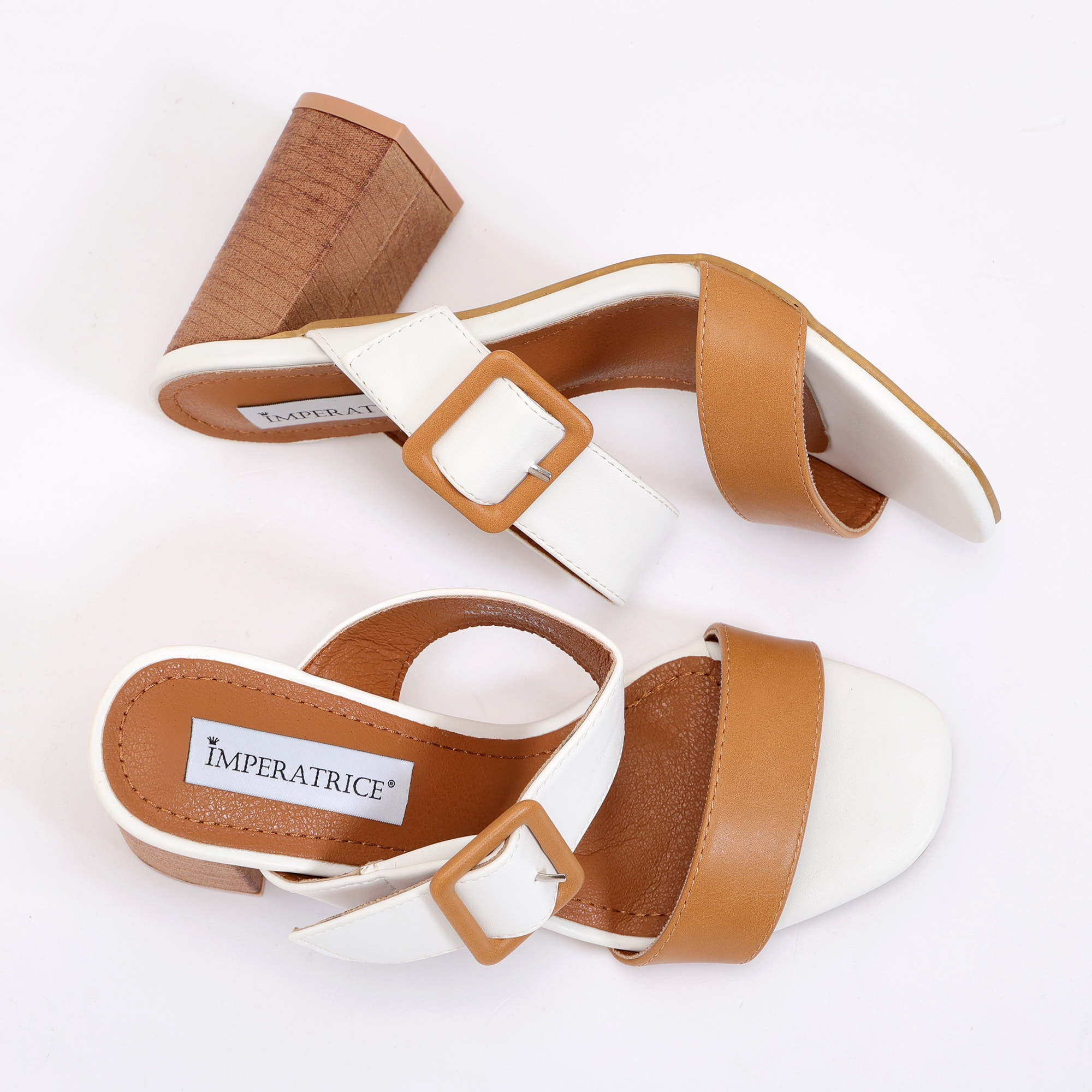 Sandali in simil pelle con tacco alto in sughero e fascia con fibbia